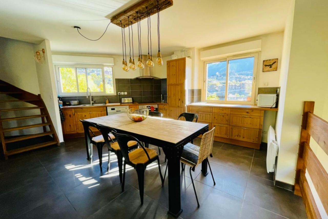 Ferienwohnung Large Chalet With Terrace And View In Briancon Exterior foto